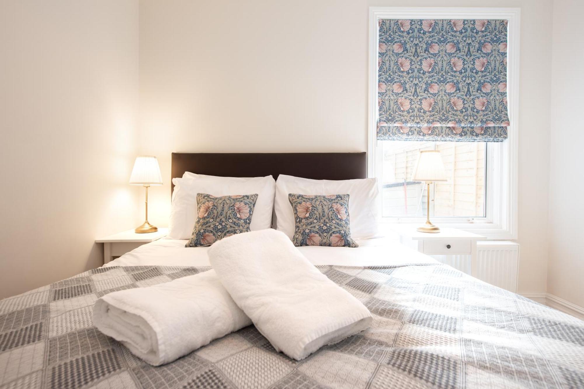 Victorian 2Br Apartment, King Beds, Fast Wifi, Near Shops, Cafes & Transport, E17 Лондон Экстерьер фото