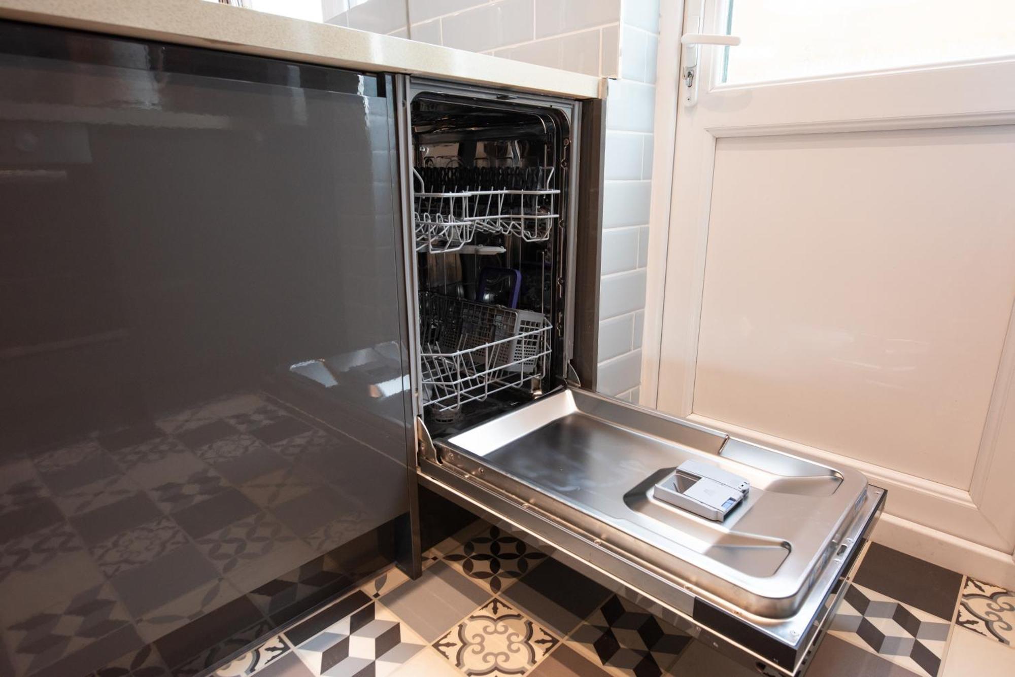 Victorian 2Br Apartment, King Beds, Fast Wifi, Near Shops, Cafes & Transport, E17 Лондон Экстерьер фото