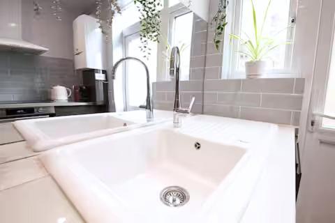 Victorian 2Br Apartment, King Beds, Fast Wifi, Near Shops, Cafes & Transport, E17 Лондон Экстерьер фото