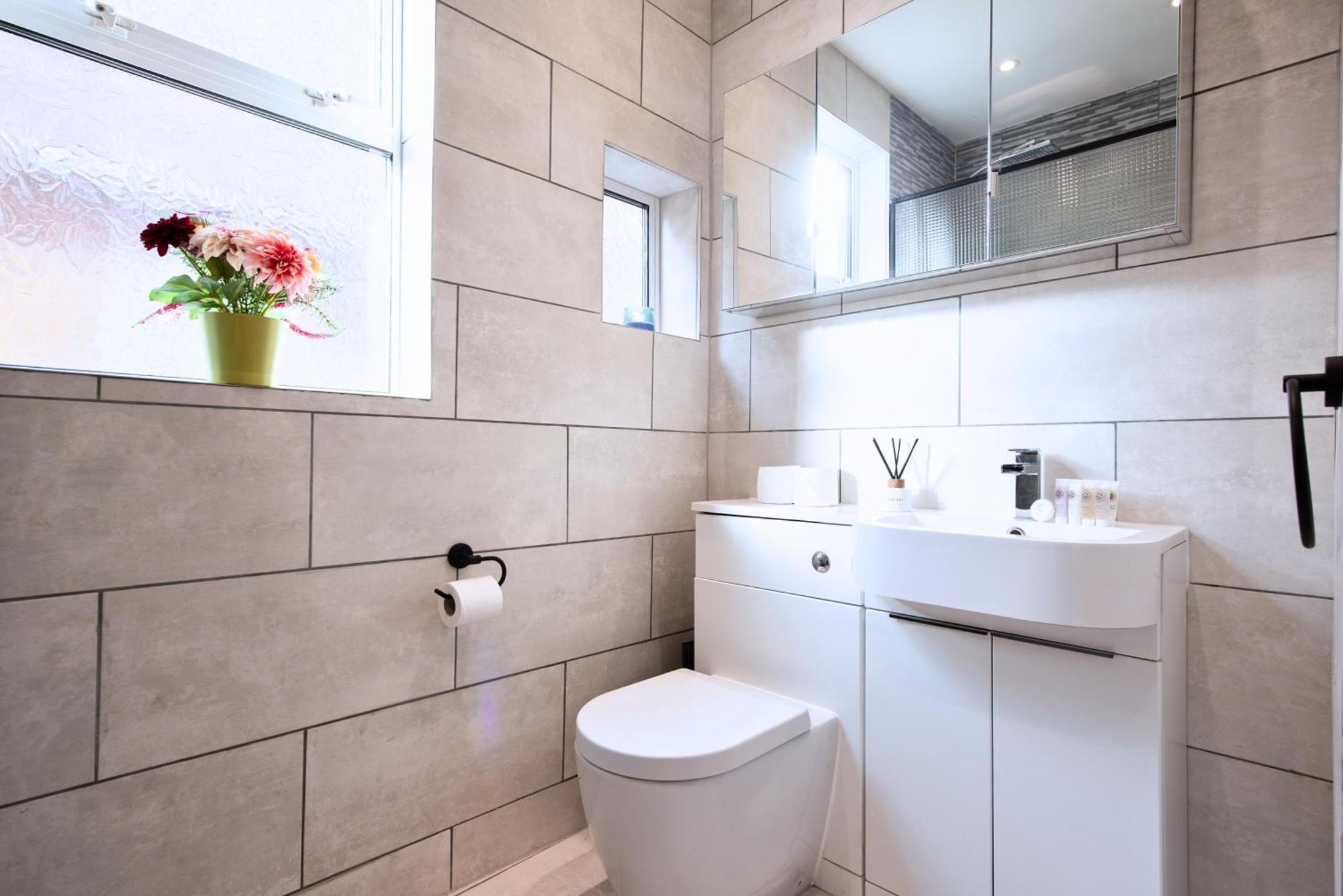Victorian 2Br Apartment, King Beds, Fast Wifi, Near Shops, Cafes & Transport, E17 Лондон Экстерьер фото
