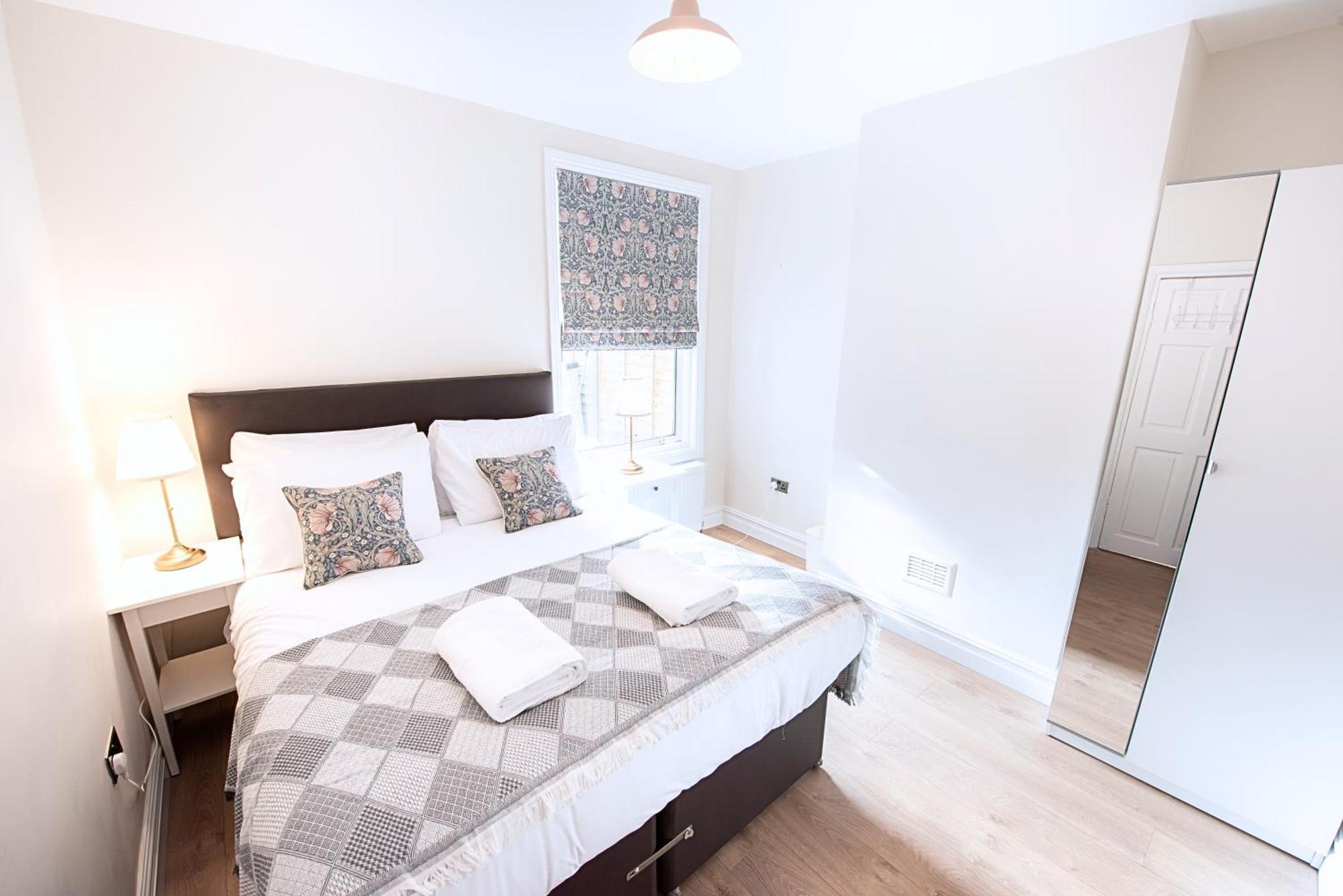 Victorian 2Br Apartment, King Beds, Fast Wifi, Near Shops, Cafes & Transport, E17 Лондон Экстерьер фото