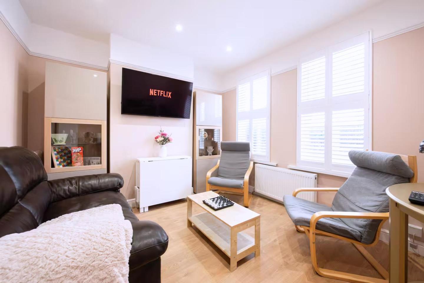 Victorian 2Br Apartment, King Beds, Fast Wifi, Near Shops, Cafes & Transport, E17 Лондон Экстерьер фото